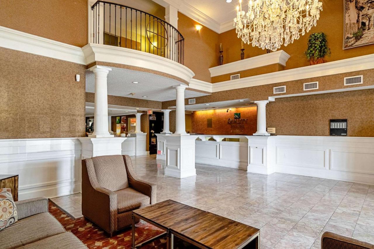 Quality Suites San Antonio Northeast Buitenkant foto