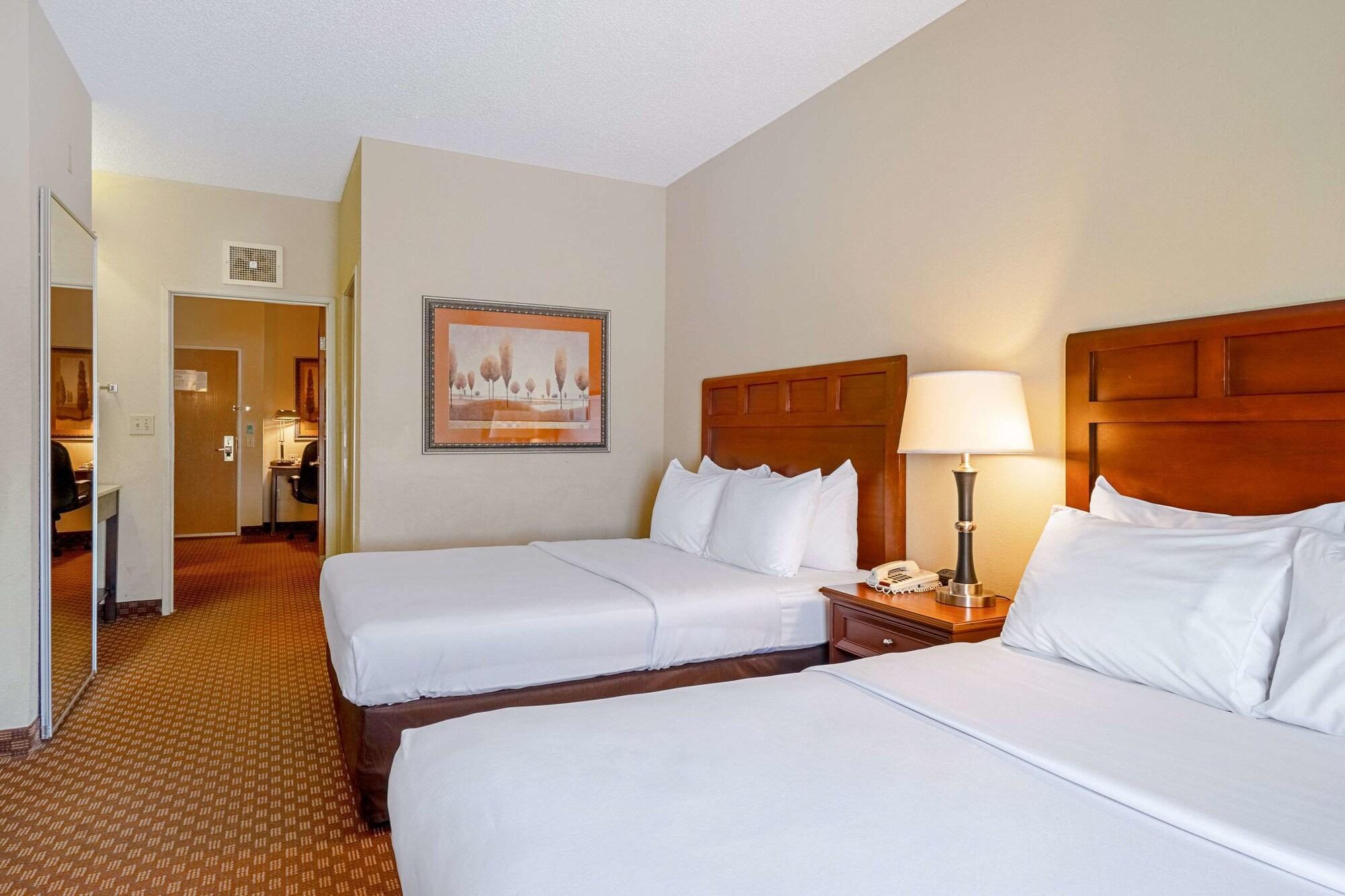 Quality Suites San Antonio Northeast Buitenkant foto