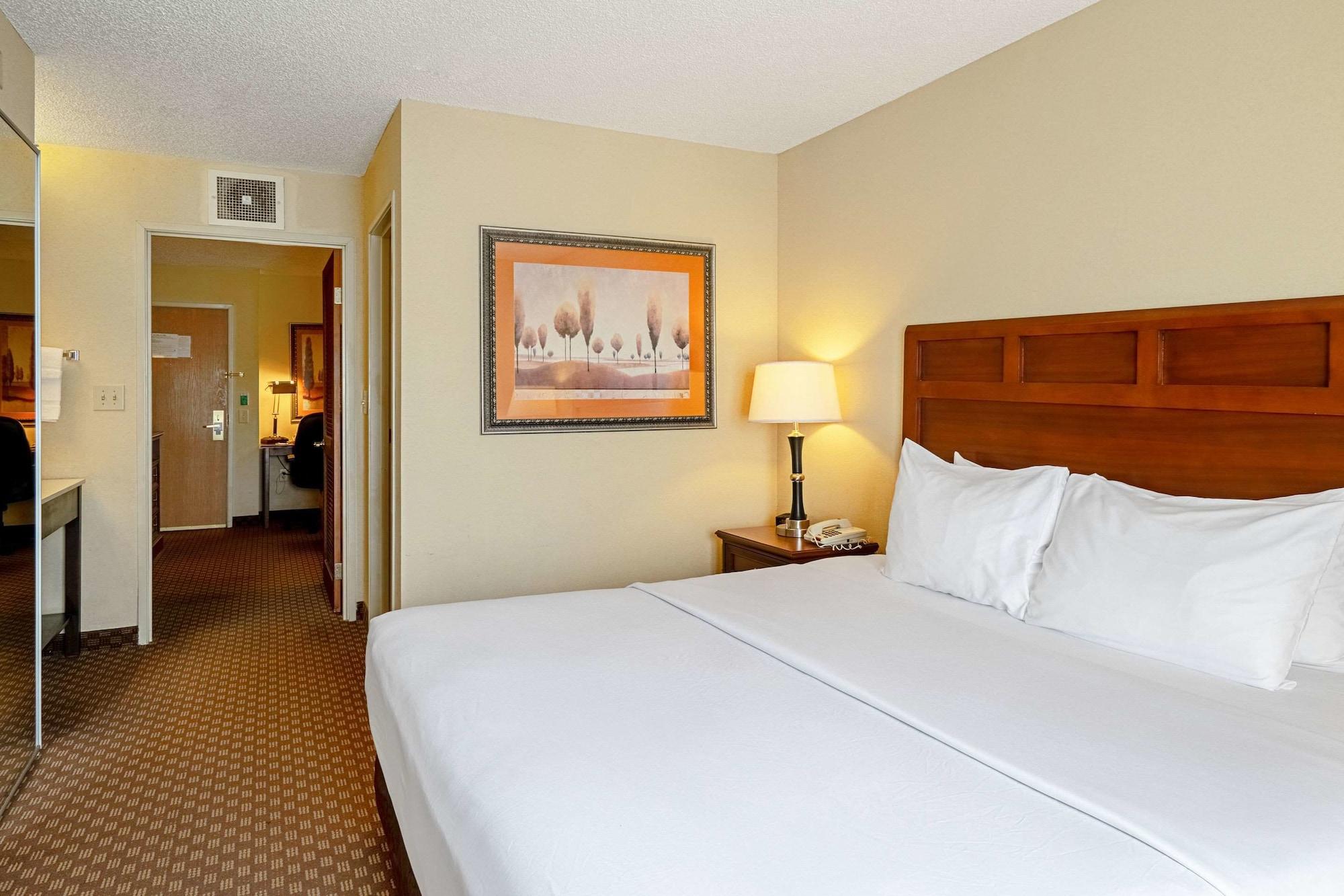 Quality Suites San Antonio Northeast Buitenkant foto