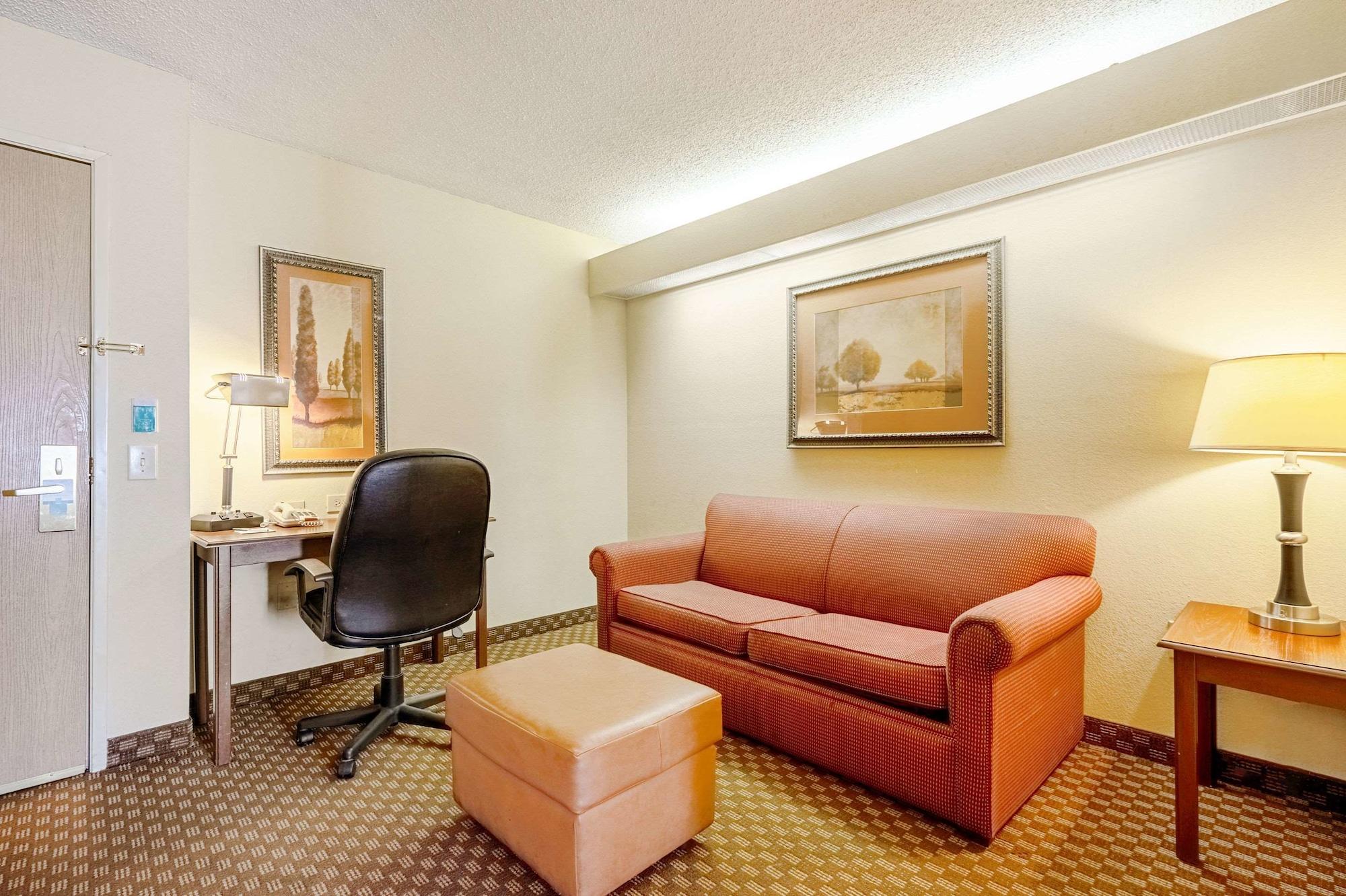 Quality Suites San Antonio Northeast Buitenkant foto